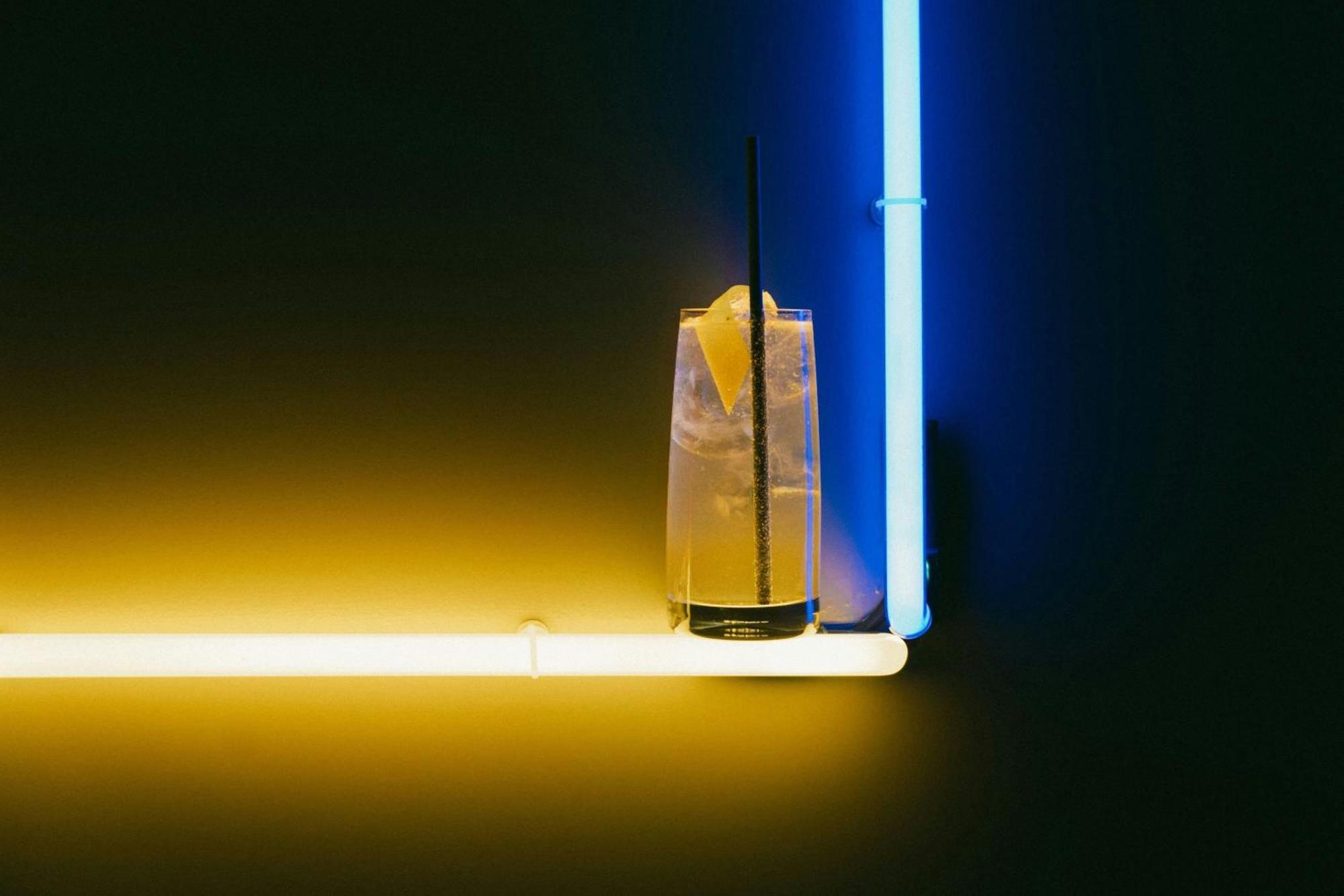 Renaissance Hamburg Hotel Kültér fotó A Glayva cocktail