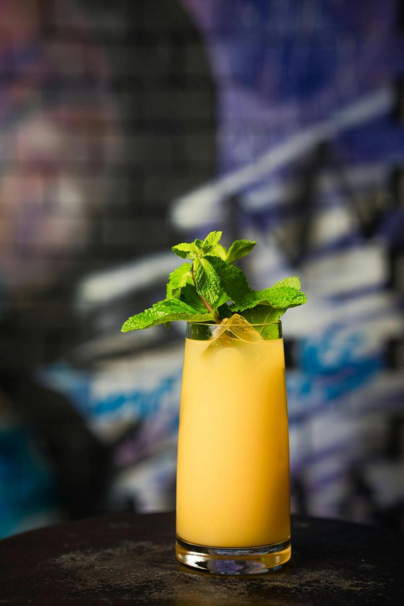 Renaissance Hamburg Hotel Kültér fotó A mango lassi